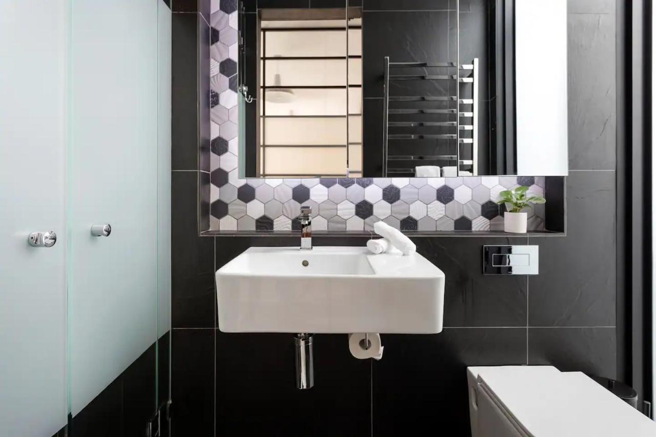 The Kings Domain At The House Of Windsor By Ready Set - Ground Level Melbourne