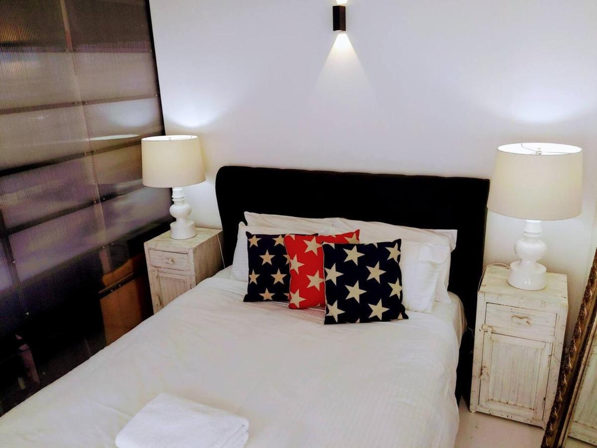 The Kings Domain At The House Of Windsor By Ready Set - Ground Level Holiday home Melbourne